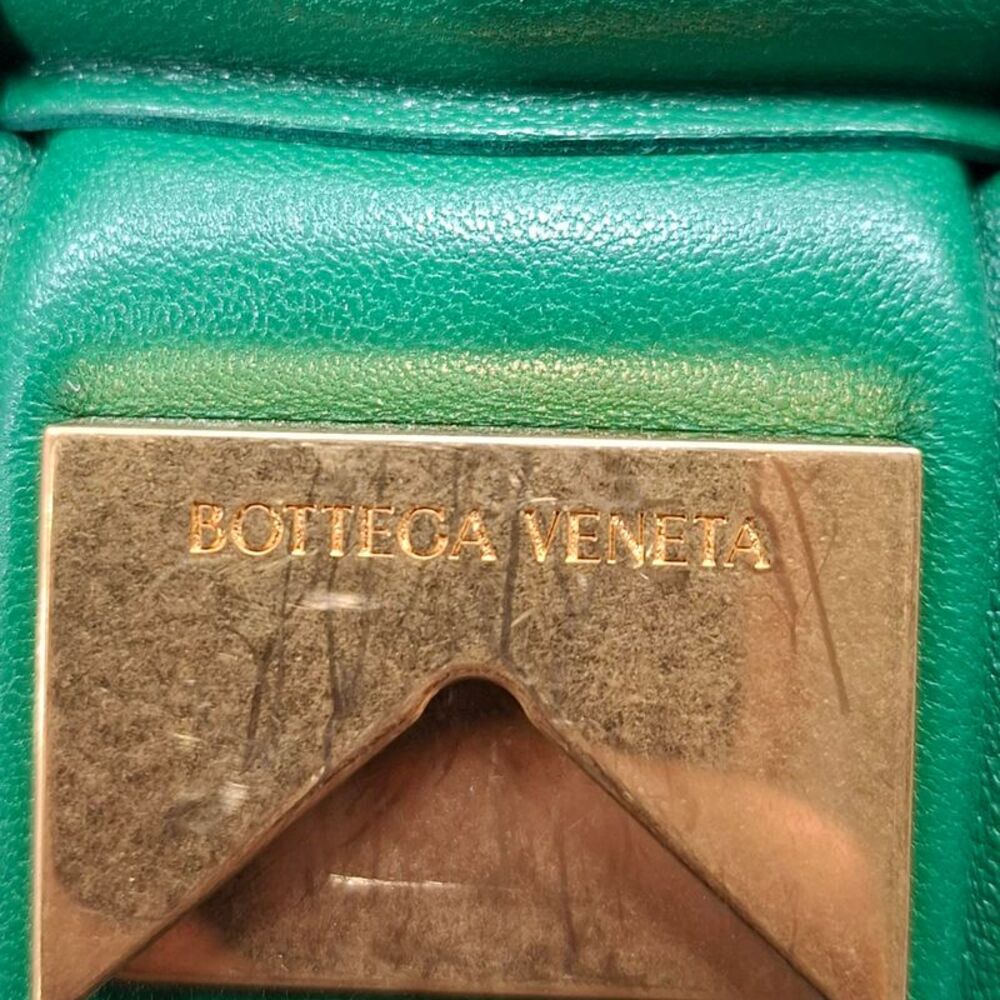 Bottega Veneta Padded Cassette Shoulder Bag in Green Leather - Picture 8 of 9